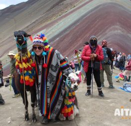 ¿When is the best season to travel to Rainbow Mountain?