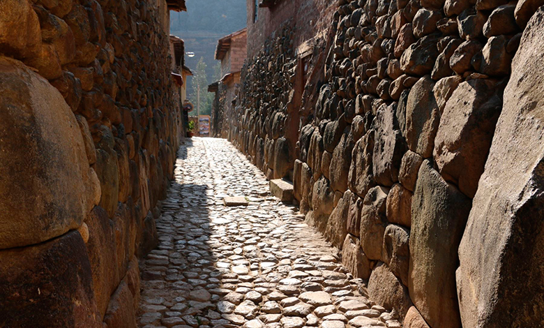 Ollantaytambo-Valle-sagrado-de-los-incas-aita-peru-tours